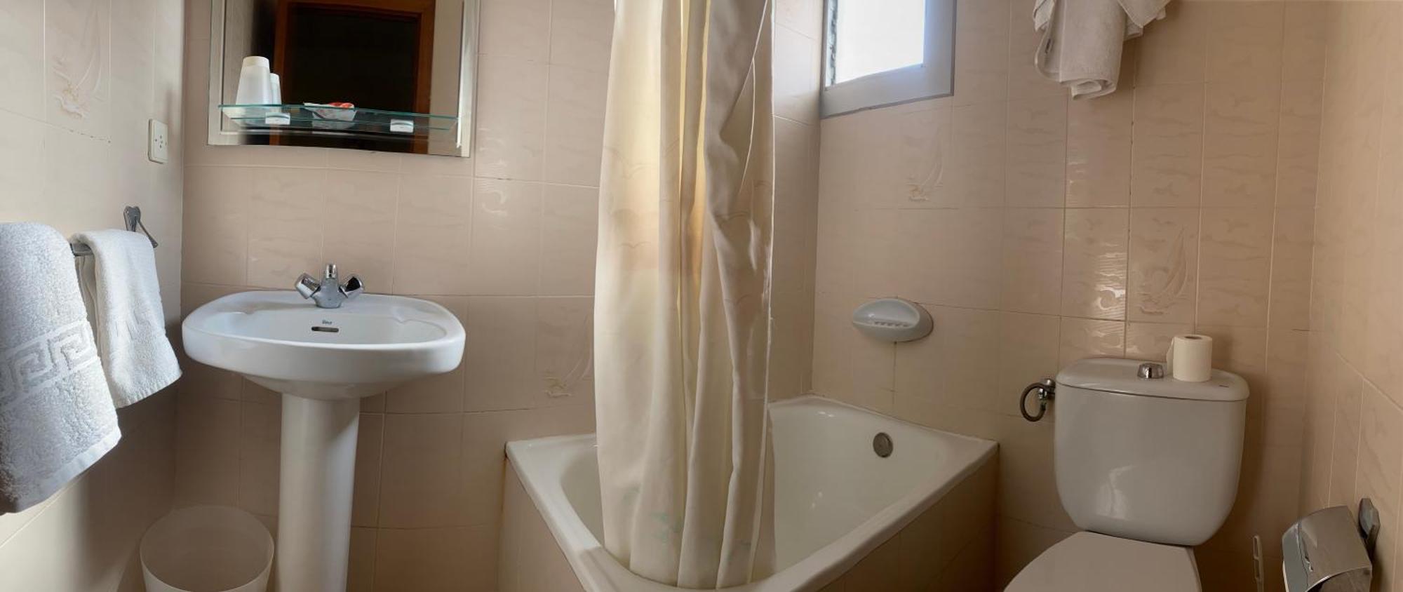 Hostal Lleida セグル・デ・カラフェル エクステリア 写真