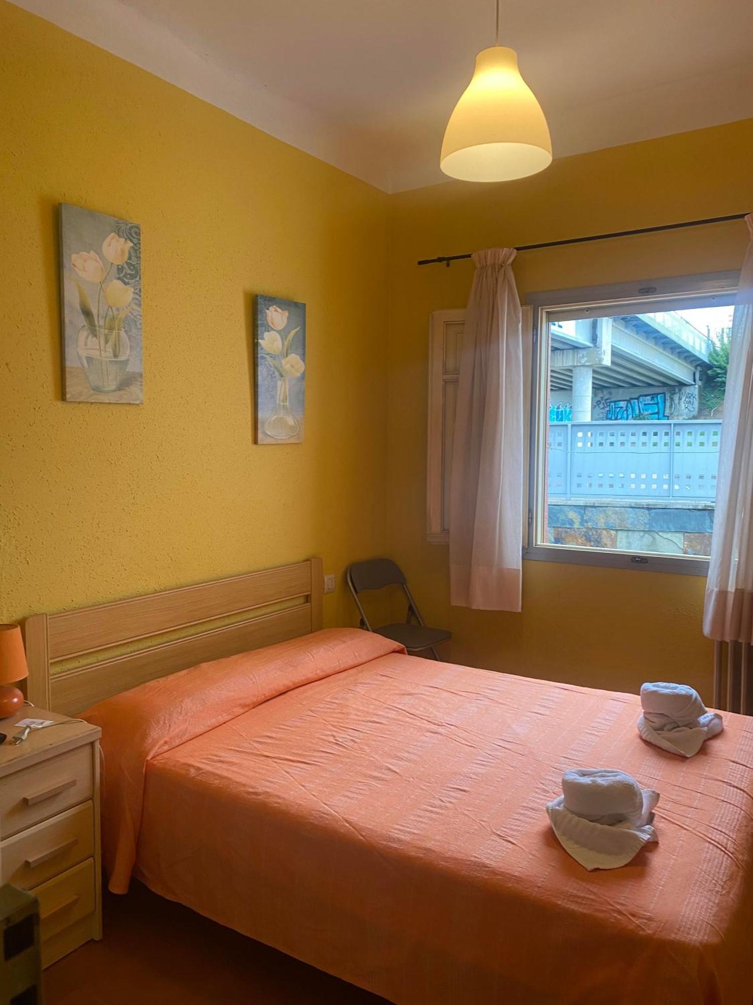 Hostal Lleida セグル・デ・カラフェル エクステリア 写真